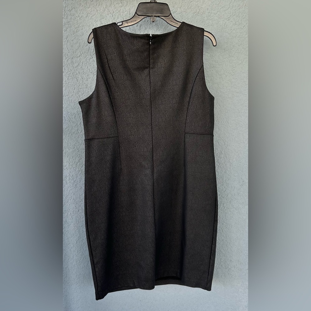 Chico’s Sleeveless Stretchy Pebbled Pattern Dress Size 2/Size L - Picture 2 of 5